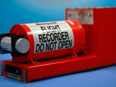 为什么要找黑匣子_飞机黑匣子里有什么？